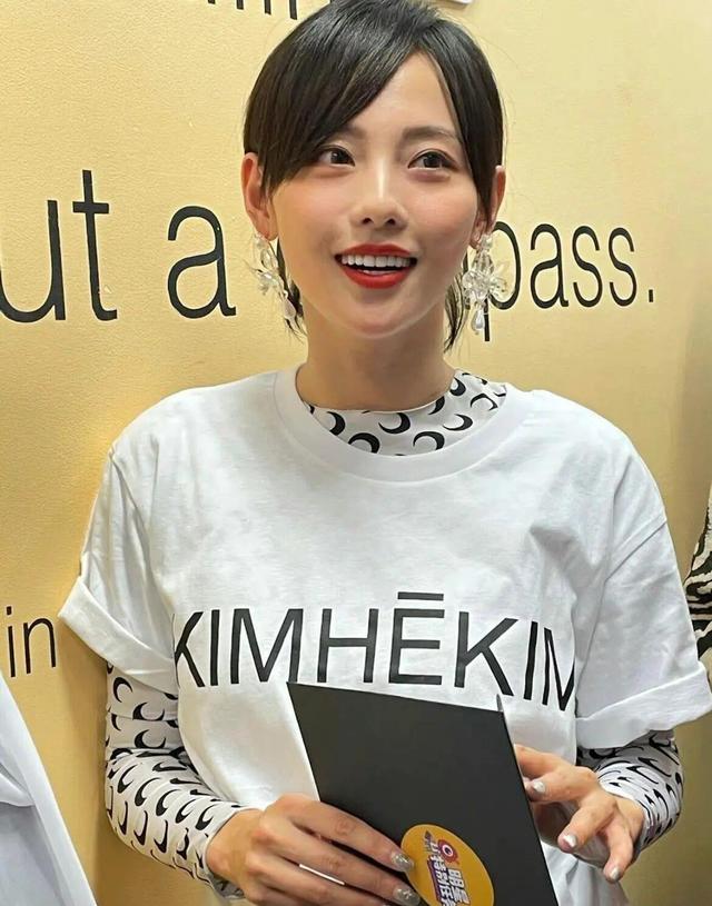 明星 女明星的怼脸生图，离开了灯光滤镜，连迪丽热巴也扛不住！