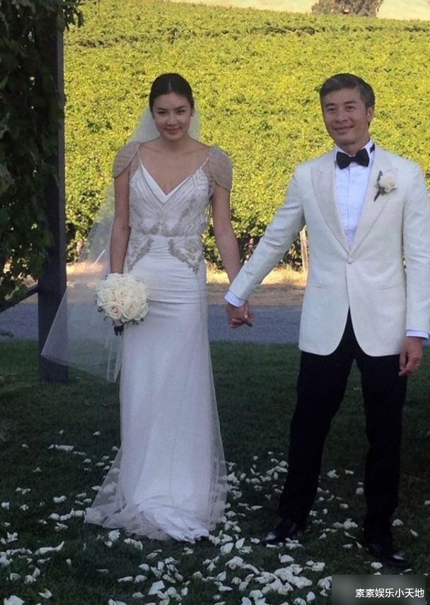 乐基儿|乐基儿婚变后憔悴现身，手上已摘除结婚戒指，整个人瘦了一圈