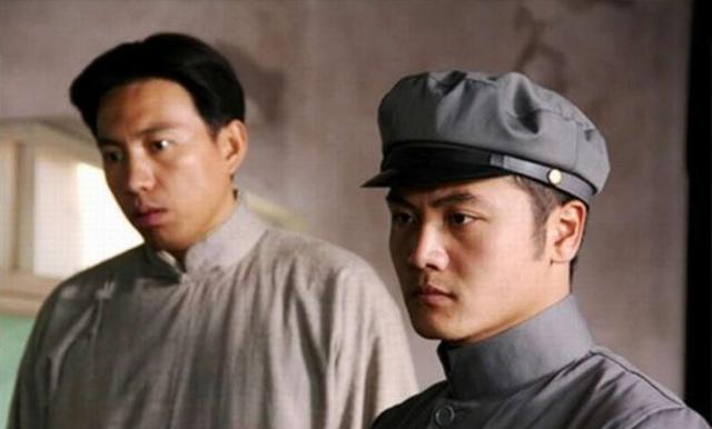 他是张嘉译的亲表弟,被表哥用11部戏带红,如今登上央视走红放大