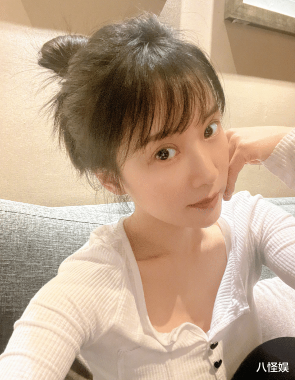 |李念官宣三胎出生,产后照曝光手臂扎针管十分虚弱,仨儿女首同框