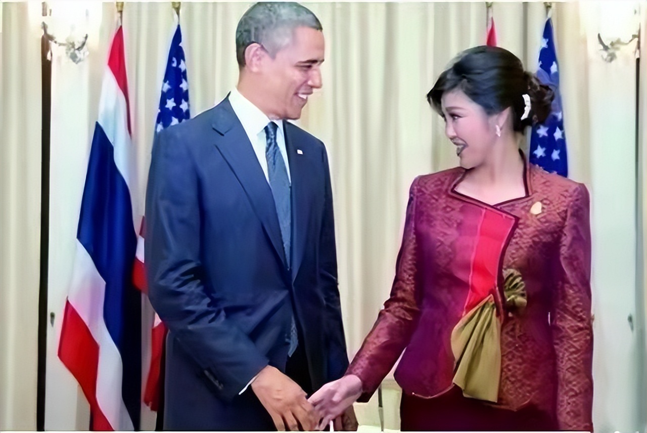 发型 被55岁英拉美到了!不化浓妆,留气质“锁骨发”,美得很真实!