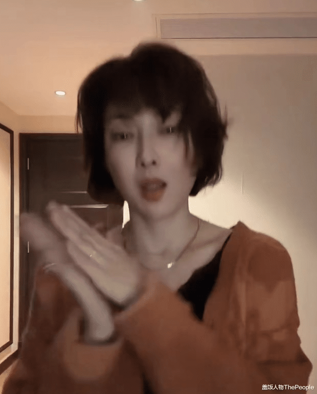 牛莉|49岁王艳陷整容风波！苹果肌突出、超宽双眼皮太抢镜，牛莉更离谱