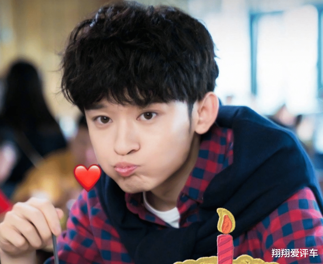 刘昊然|滤镜碎了!刘昊然抠脚趾闻手被嘲不卫生,30双回锅袜打碎澄清回应