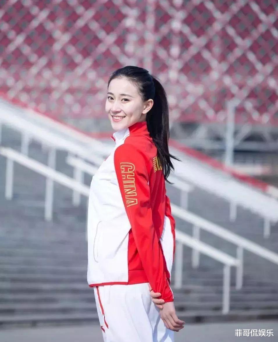 绽放光芒的体操女神张豆豆:因“挺胸照”走红,身姿风采似明星