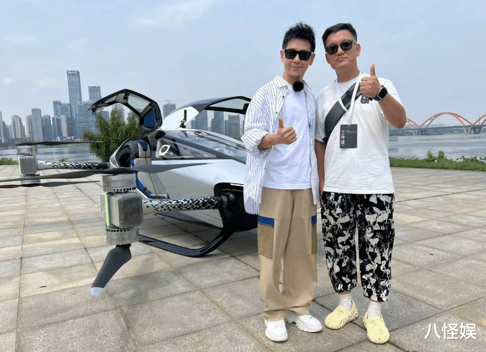 村长李锐与林志颖再聚，透露小志还在承受疼痛，赞其为真正男子汉