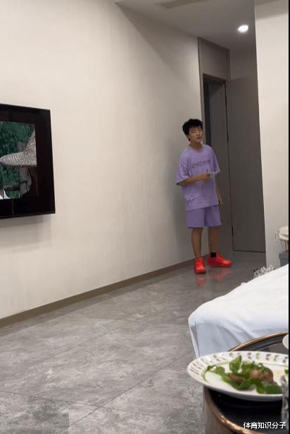 王楠|不愧是大富豪！王楠儿子在贵族学校考第一，王楠夫妇直接送上巨奖