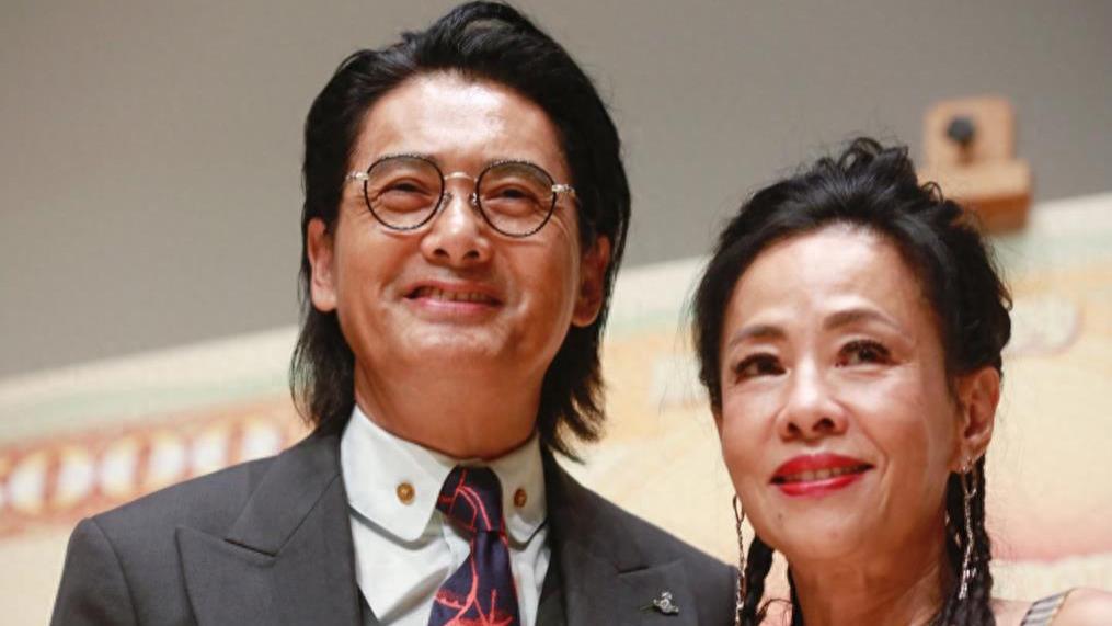 周润发：“香港之子”跌落神坛，晚节不保，完美人设竟然都是伪装