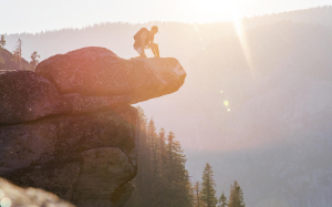 我辛苦供儿子上大学，他却为了还赌债，将我推入悬崖，重生后，我果断抛弃白眼狼儿子，独自一人逍遥人生，年