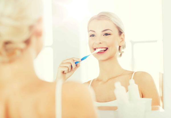 刷牙时，牙膏是否要提前沾水？提醒：想要牙齿好，还需注意这5事