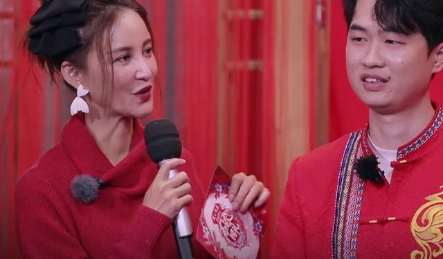 胡歌|胡歌亮相《中国婚礼》，钟汉良自降身价献唱婚宴，都是袁弘的功劳