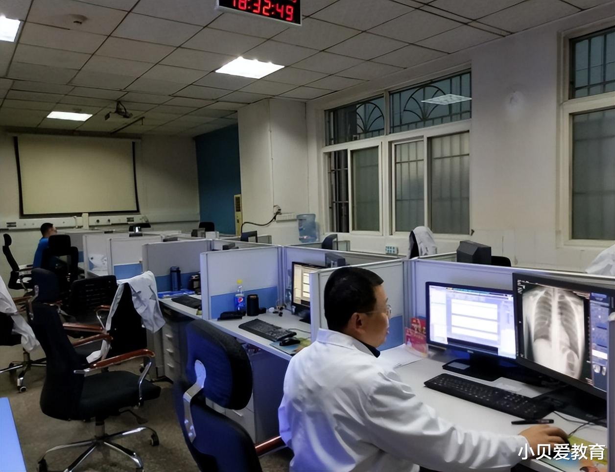 大学生|职场女性平均月薪8689元，985女硕士，裸辞知名大厂高薪当学徒