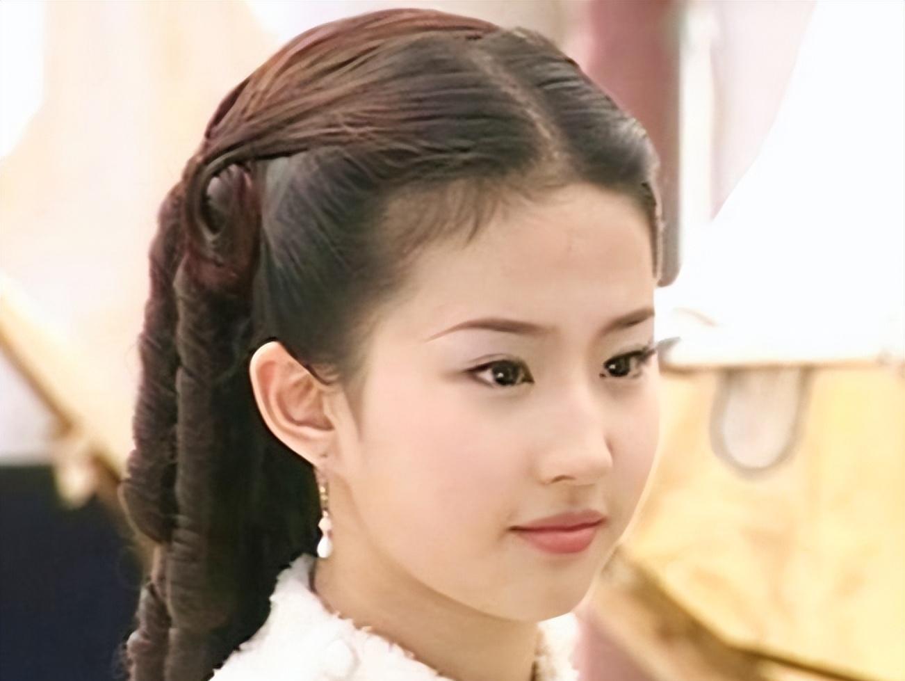 事实证明,已经35岁“黑料不断”的刘亦菲,已经走上了一条不归路