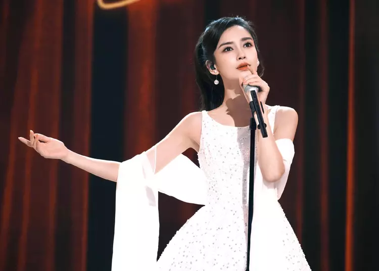 杨颖疯马秀内场照曝光,再度引发质疑,无视舆论争议终自食了恶果