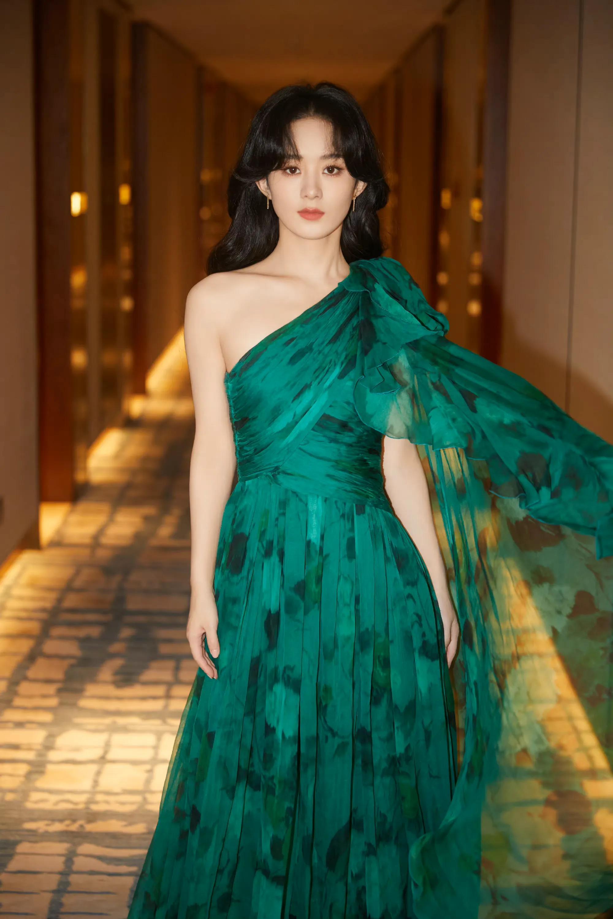 古力娜扎|视听盛典女星造型出炉:赵丽颖绝美,娜扎有气质,毛晓彤最可爱