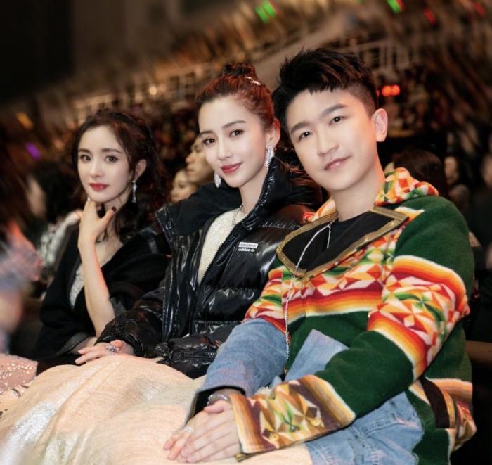 林大竣|《奔跑吧》路透曝光，baby和男闺蜜张大大比心一脸灿笑，不受前夫合照影响