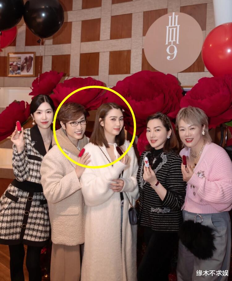 洪欣|曝张丹峰洪欣近况:儿子已改姓“洪”,洪欣和老友聚会容光焕发!