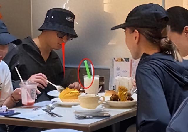 窦骁何超莲辟谣婚变，夫妻俩或有喜讯，网友：恭喜恭喜