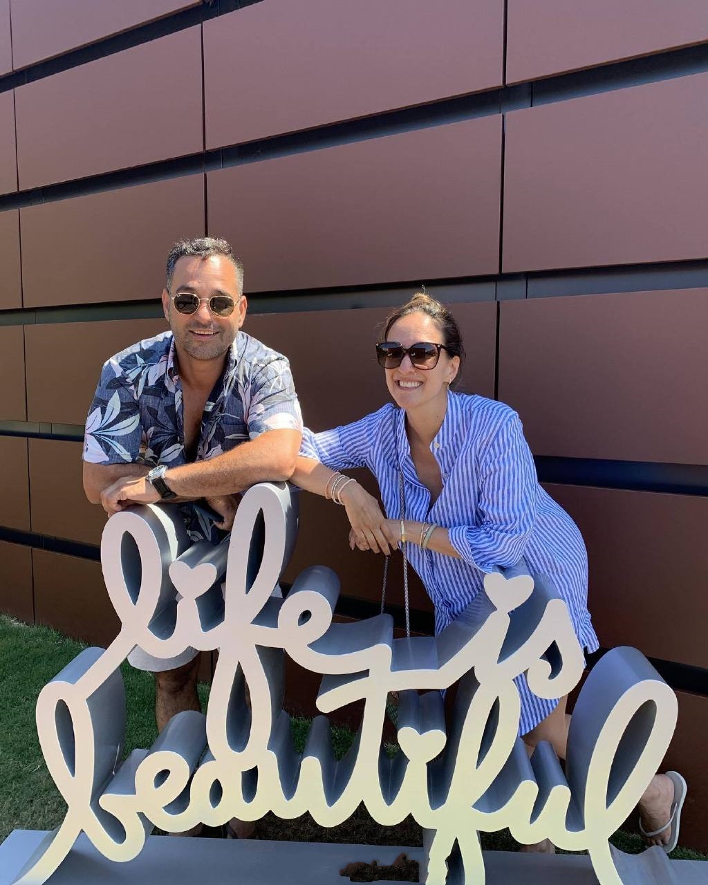 |赌王长房孙女罕见出镜,何家华与妹妹同框现身,何家文混血感十足