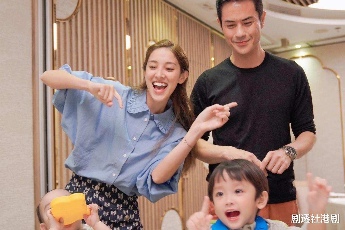 郑嘉颖|第三胎孕期辛苦！52岁TVB视帝大感心疼为太太按摩，更曝不介意再生