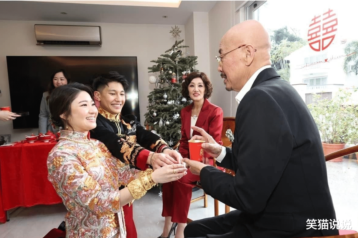 许绍雄爱女出嫁:女儿女婿一起向欢喜哥敬茶,韩马利夫妇出席好开心
