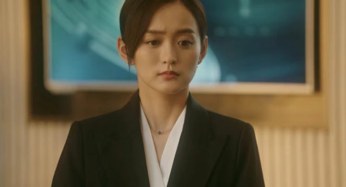 一脸反派相,却非要尬演古装“甜妹美人”,谁的审美出了问题?