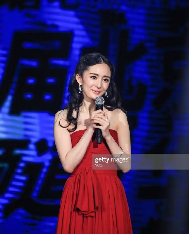 杨幂 杨幂的生图，真的美出天际！