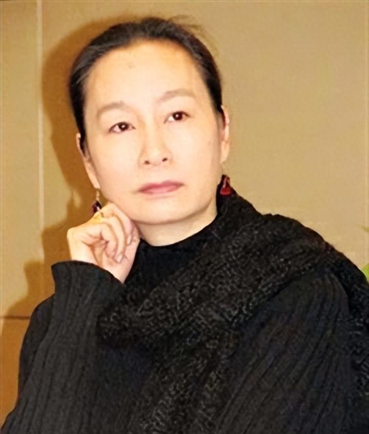 善恶到头终有报，被曝“出轨丑闻”的奚美娟，活成了笑话！