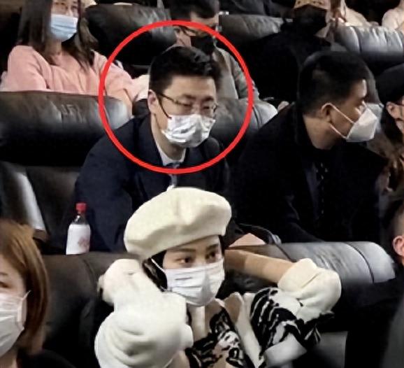 被封杀5年后范冰冰传隐婚!养二婚老公和继子负担太重,拼命捞钱