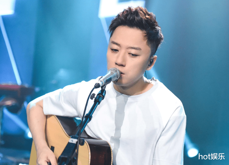 那英|甄妮连续发文内涵那英,好声音前制片人爆料:有男冠军花3千万