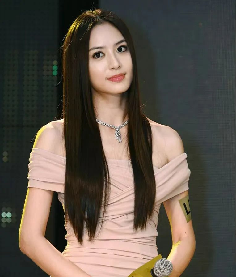 舒淇第一次表情失控,是因为她“嘶哈”地把屁股怼到前辈脸上