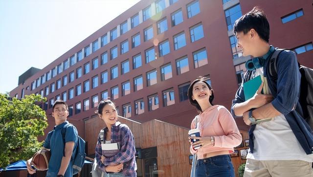 艺高人胆大，女子同时供职16家公司3年后买别墅，网友：这是人才