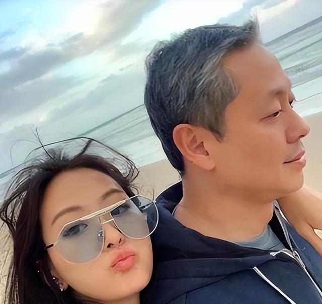 “把老公熬成爹”,这几对明星夫妻同框,明明没差几岁却像两代人