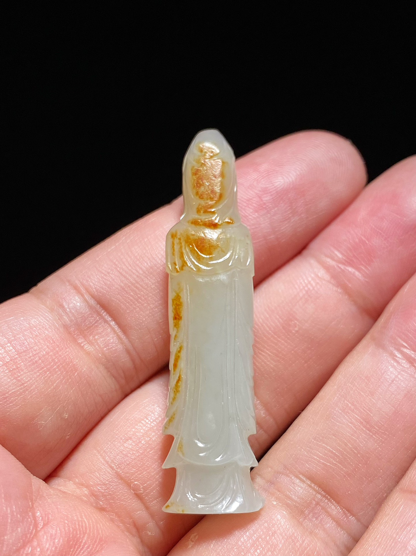 和田玉籽料|清中期 和田玉籽料 白玉留皮 观音菩萨 挂件 挂坠