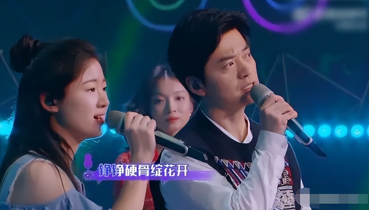 单依纯|知情人曝单依纯夺冠内幕:她不是素人,早就认识好声音导师李健