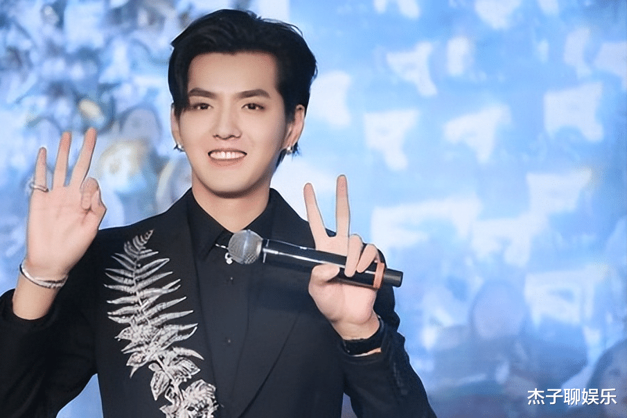 吴亦凡|网友曝吴亦凡狱中状态:已当班长仍坚持写歌,两人照顾其生活起居