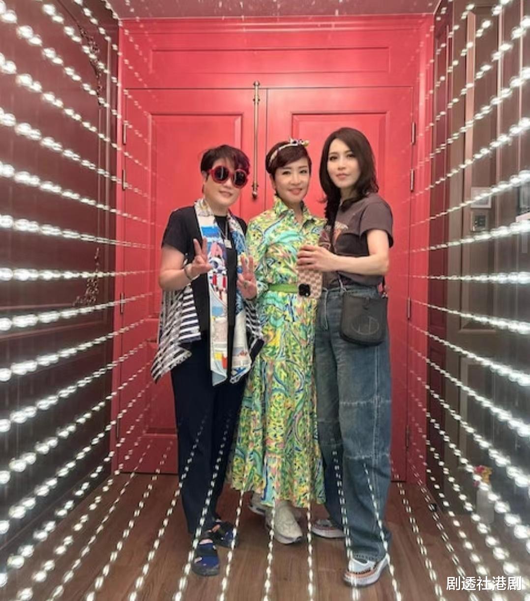 结婚20周年!港知名女星再嫁富商成幸福人妻,更对继子视为己出