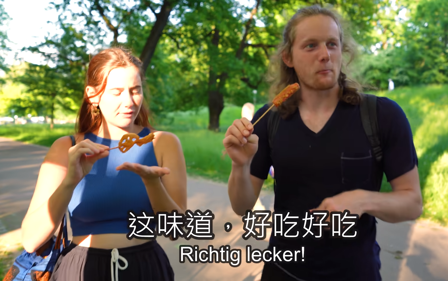 鸡爪|德国网红摆摊卖中餐!580万人围观酸菜烤肉,鸡爪让老外口服心服