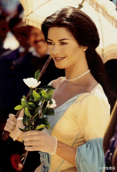 泽塔·琼斯：忍了花心老公23年，一双儿女都没能遗传她的高颜值