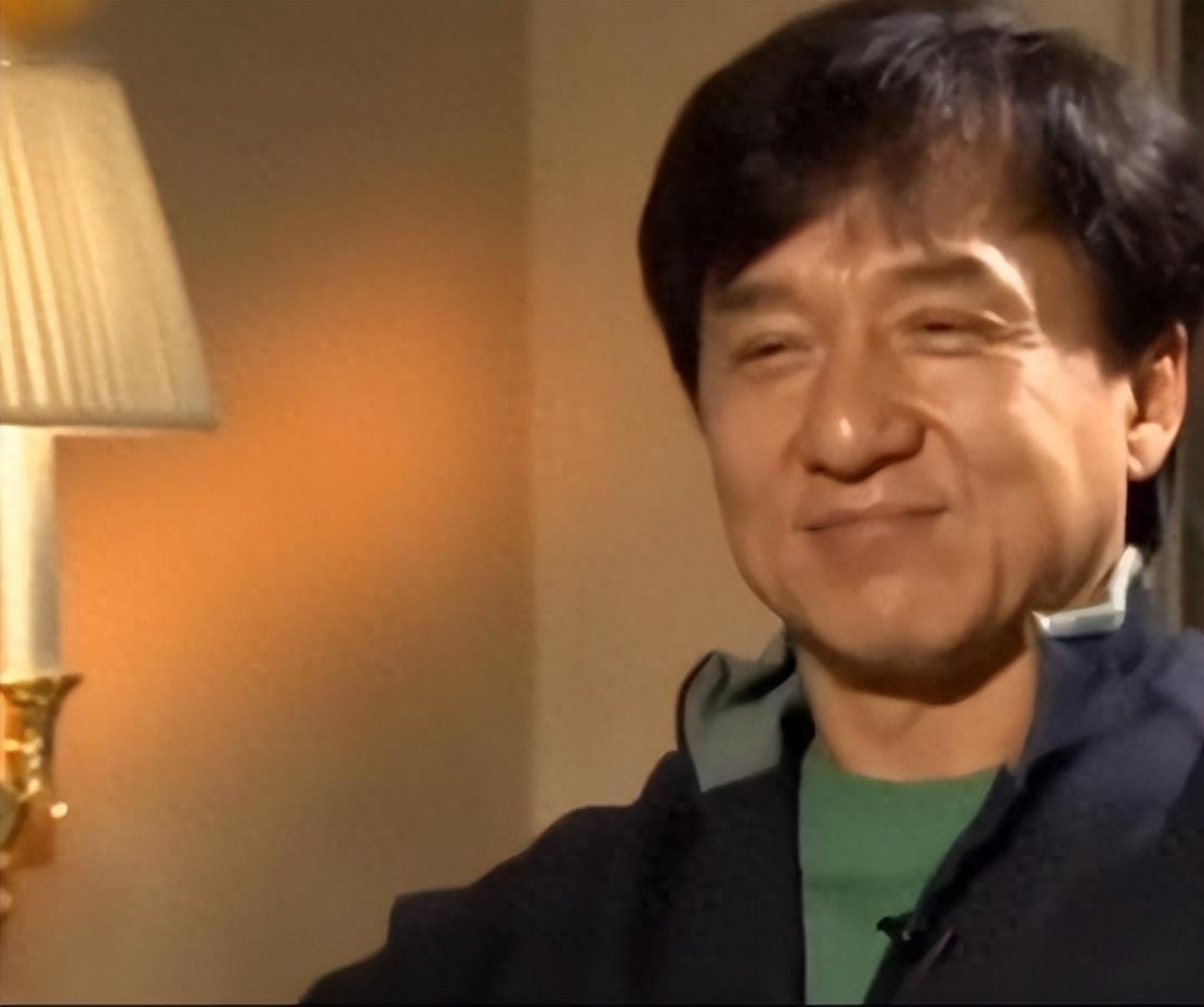 吴绮莉杀回来了！成龙3次更改千亿遗嘱，才是对林凤娇最大羞辱