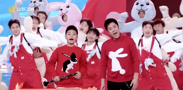 春晚|蔡轩正:星二代不愁资源,才上小学就被蔡国庆带着轻轻松松上春晚