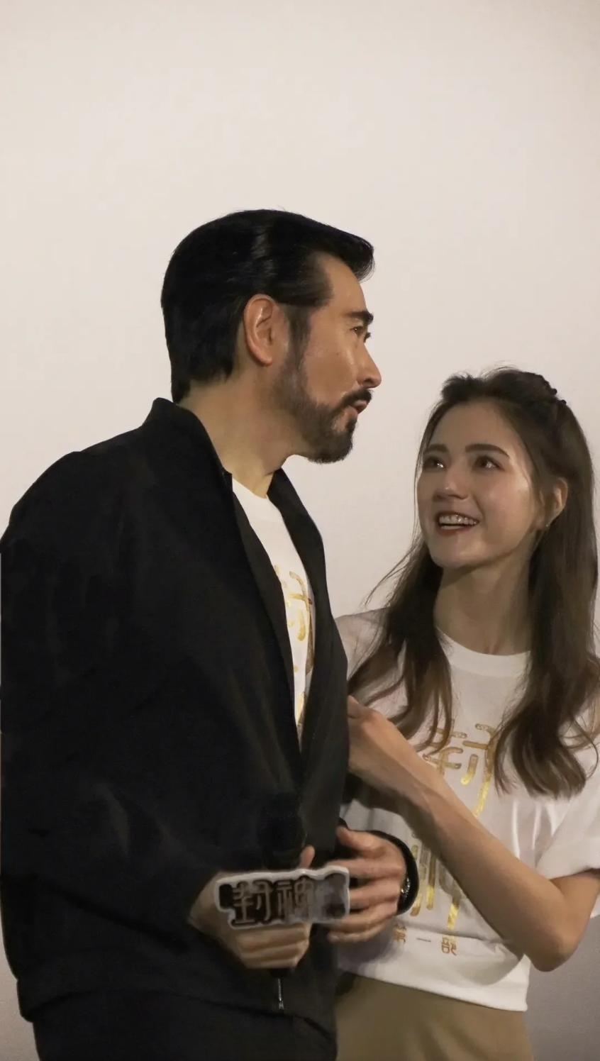 不老男神费翔,他的出现,总会让女生的眼里充满爱意和崇拜