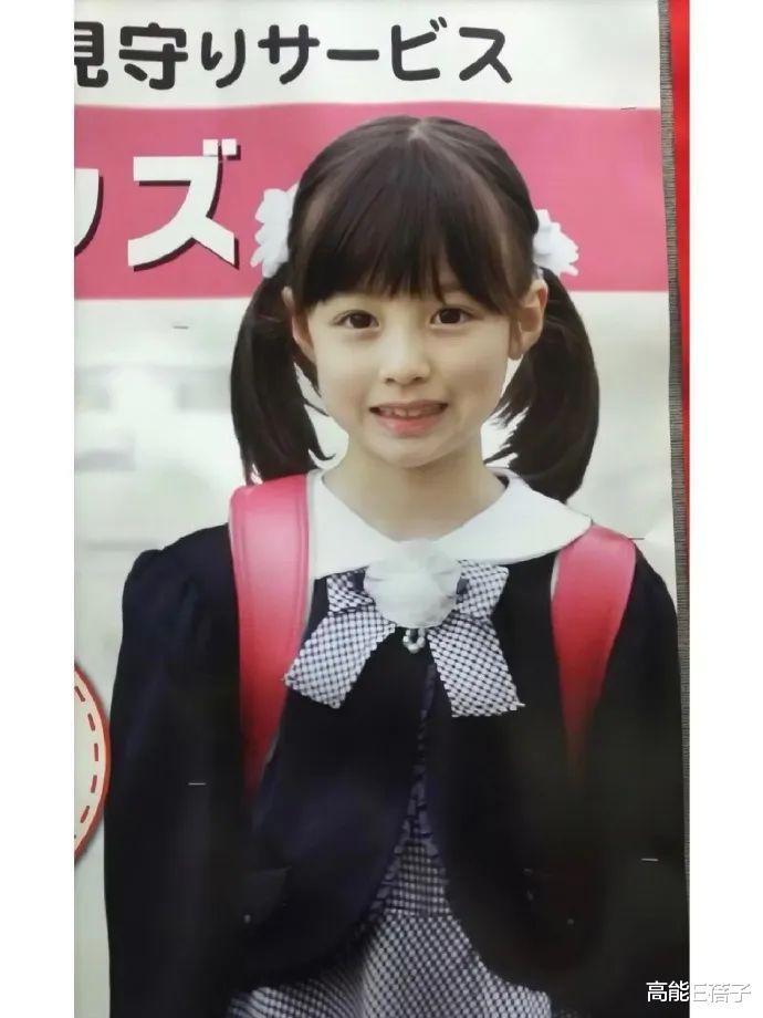 腮红 日韩迷惑审美三大件：水光肌、发光卧蚕、双开门肩膀