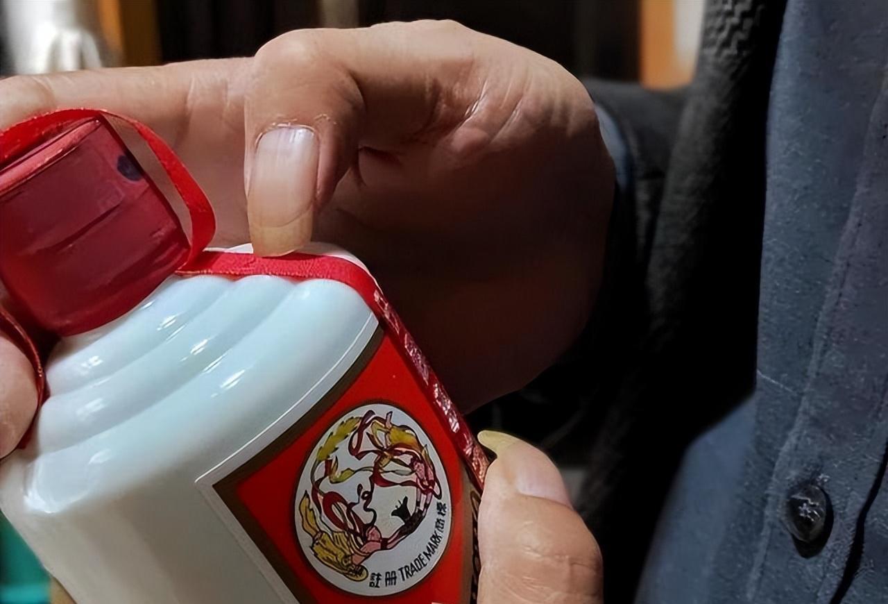 职场故事|超市卖了一罐6元红牛，结果被罚50000元，客户：出5千我撤销举报！