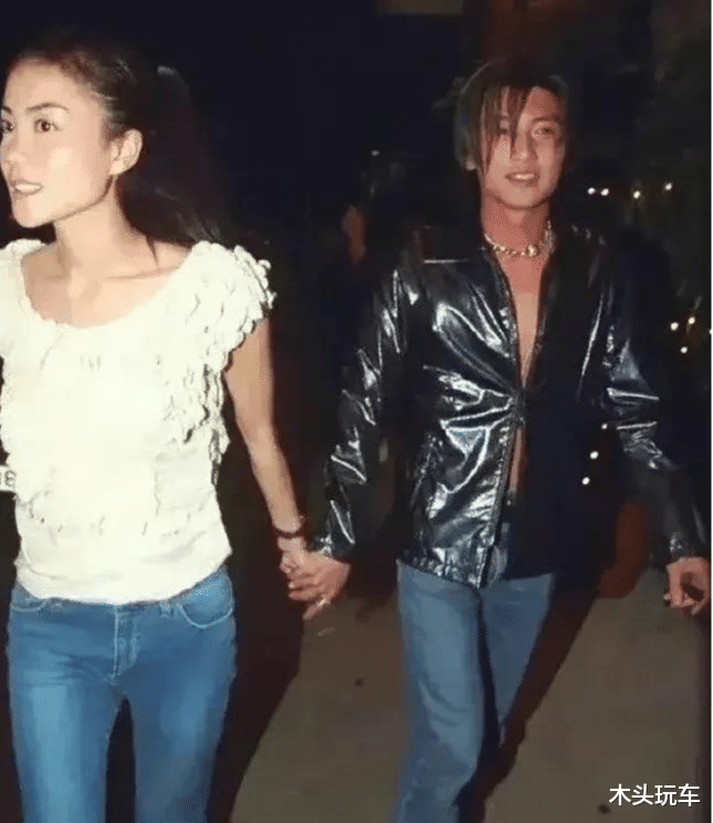 王菲|王菲罕见晒出谢霆锋和她的浴室照，两人公开秀恩爱不惧分手传闻