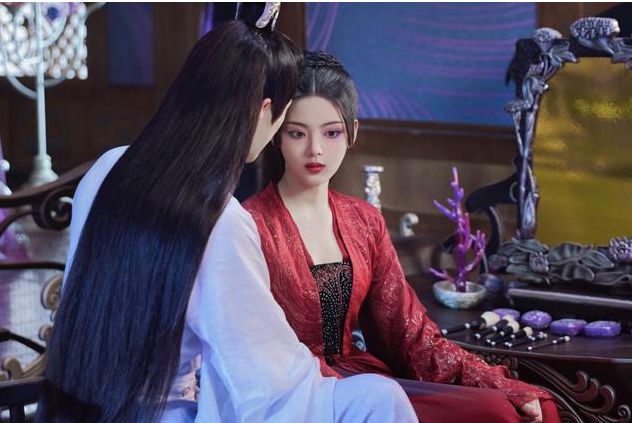 杨超越|杨超越徐正溪合体扫楼,女方被赞可爱漂亮,给员工化妆撞脸黄子韬