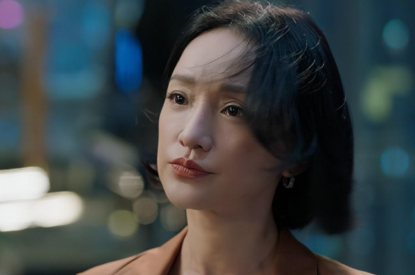 44岁汤唯对比49岁周迅，骨相老去和皮相老去的差距一目了然