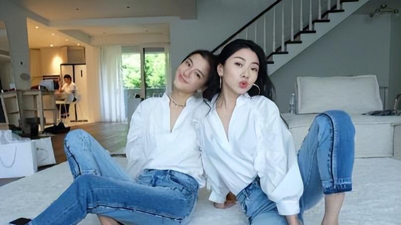 程晓玥晒与吴千语合照，富二代丈夫露面，仪表堂堂温文尔雅很优秀