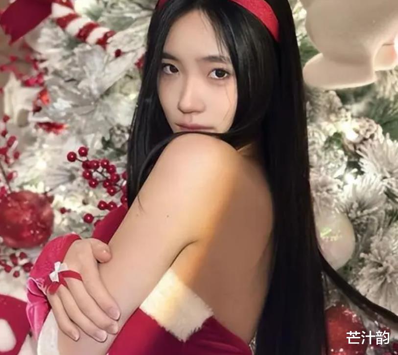 小S与二女儿Lily合照流出,同框合影酷似姐妹花,小S母女身材亮眼