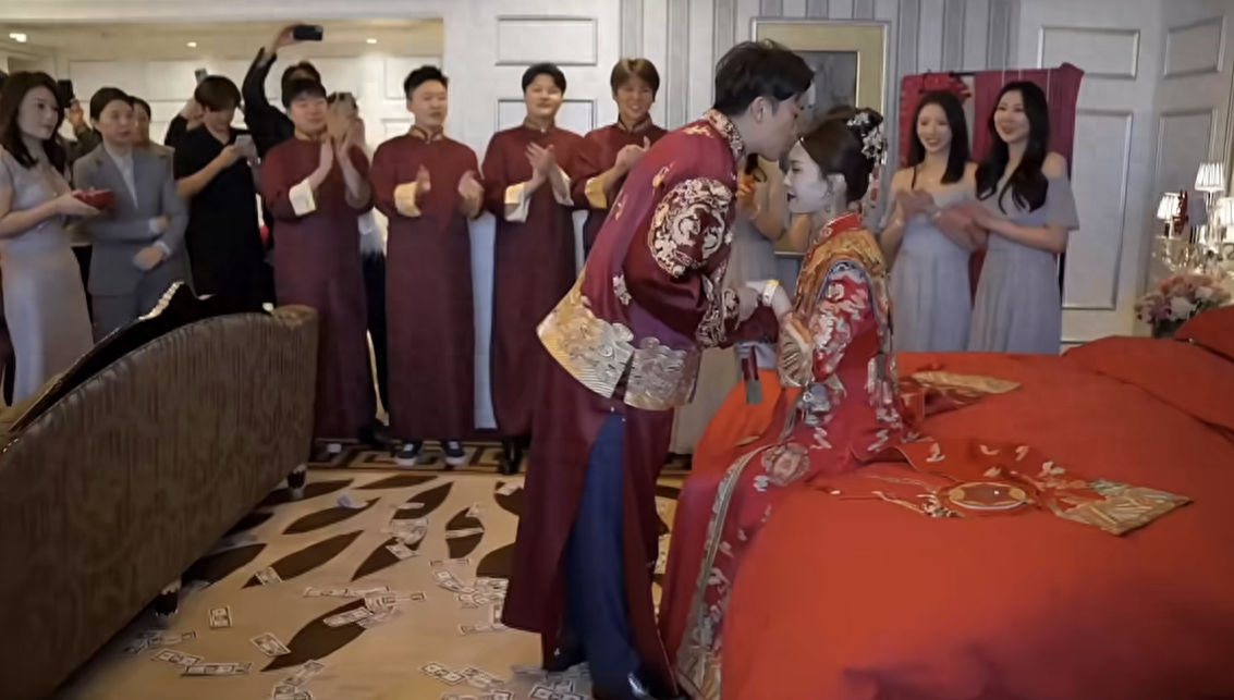 赵本山徒弟“赵玉田”结婚,爸妈一脸不悦,“刘英”戴头纱引争议