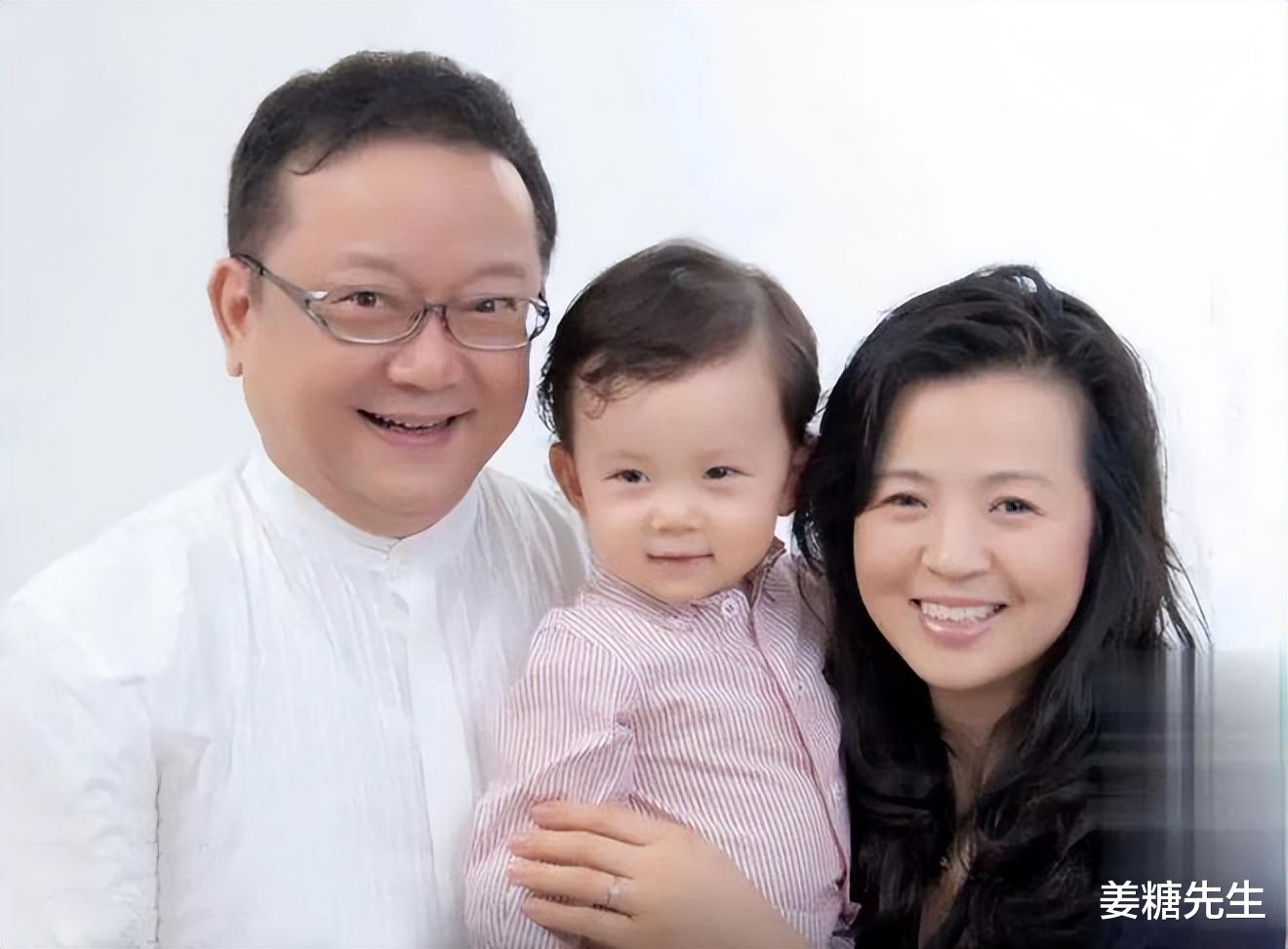 “和珅”王刚有多荒唐？三婚娶娇妻60岁得子，儿子只比外孙大半岁